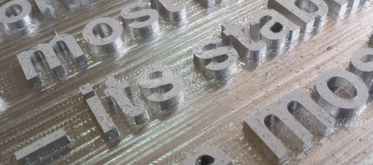 CNC рутер за прецизна обработка на детайли